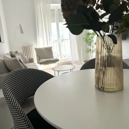 Loira Alfonso Calidez En El Centro De Σαραγόσα