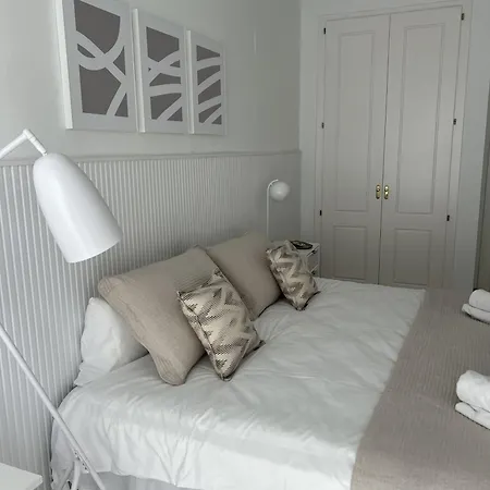 Loira Alfonso Calidez En El Centro De * Σαραγόσα